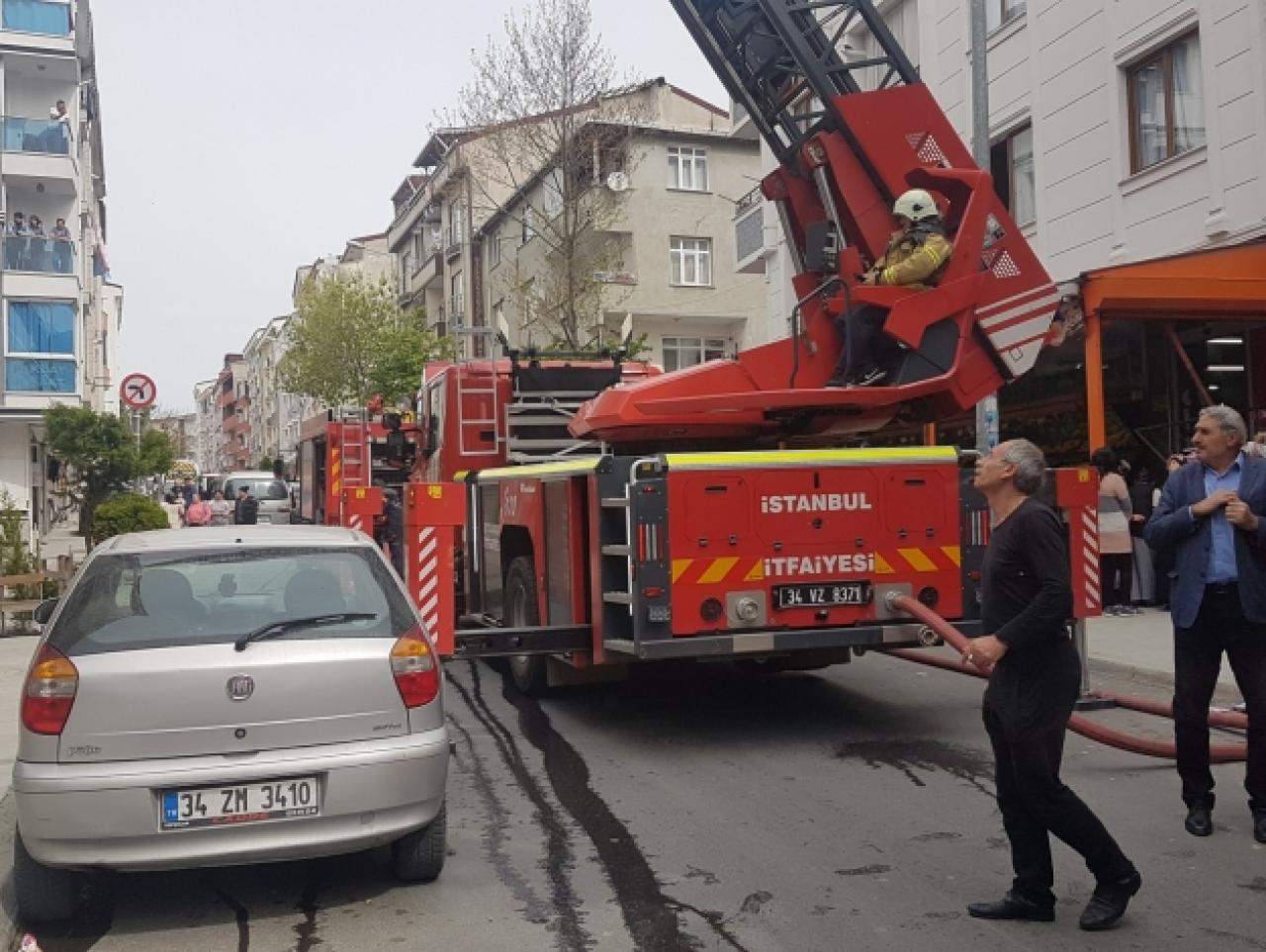 Esenyurt'ta çatı yangını