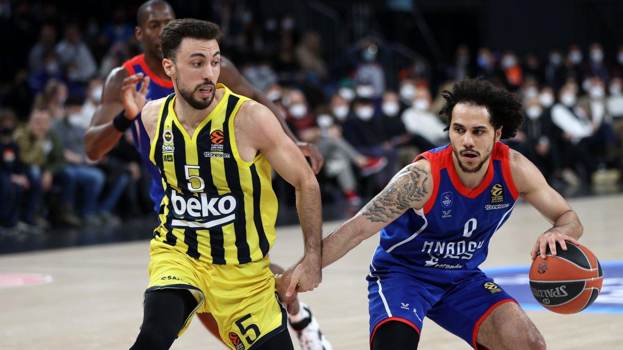 İstanbul'da nefes kesen final! Anadolu Efes ve Fenerbahçe Beko karşı karşıya