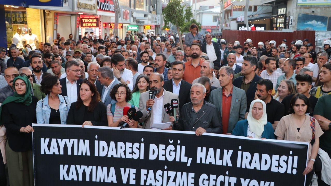 Hakkari Belediyesi'ne kayyım atanması Van'da protesto edildi