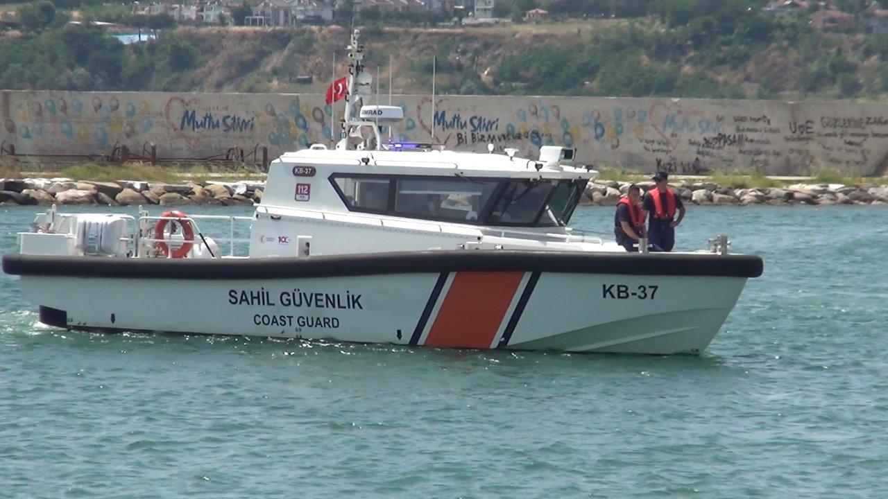 Silivri'de gönüllü dalgıçlar su altı temizliği gerçekleştirdi