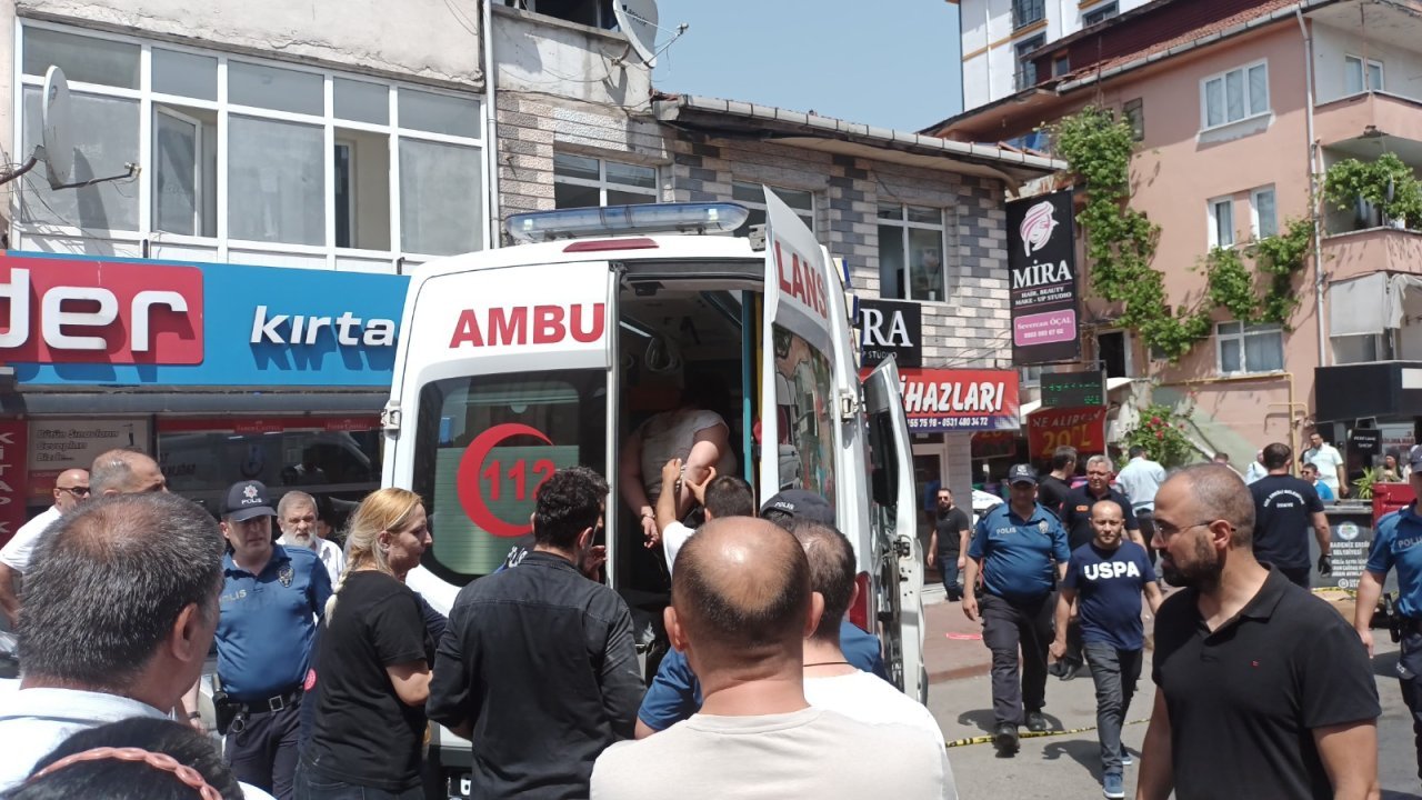 13 yaşındaki engelli kız annesini evde alıkoyup dövdü: Ters kelepçeyle ambulansa bindirildi