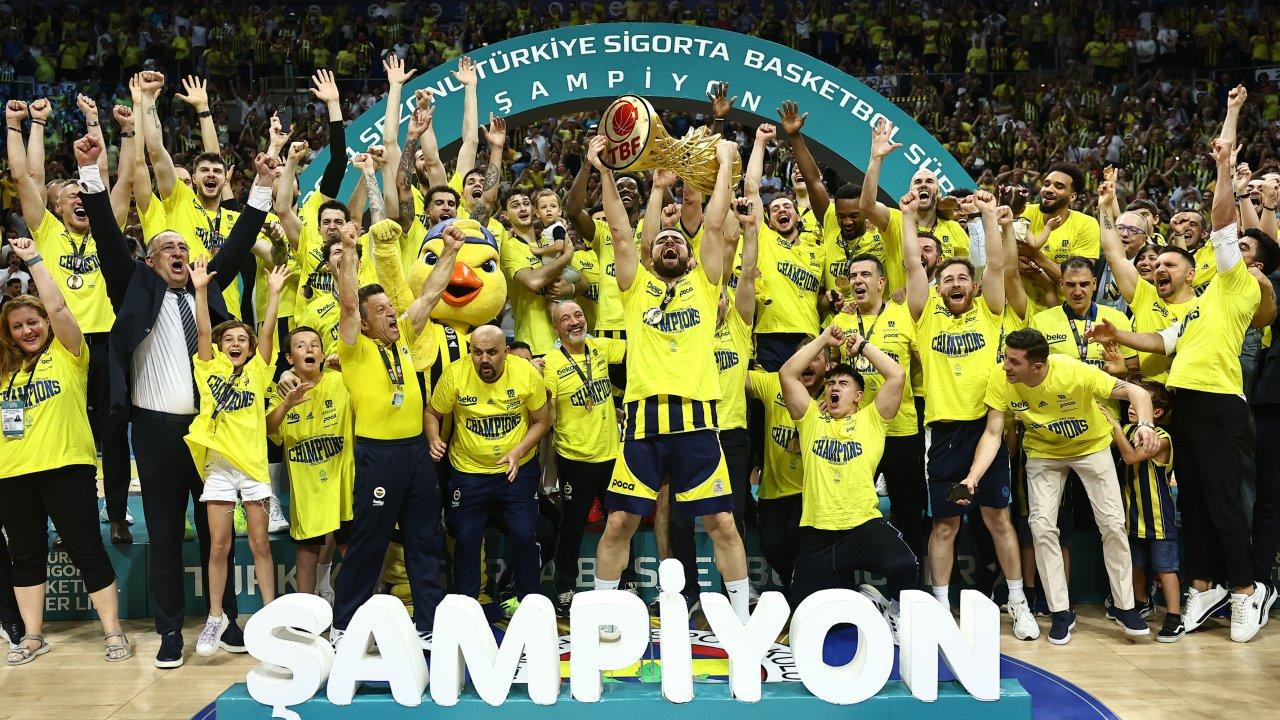 Fenerbahçe Beko şampiyonluk kupasını aldı