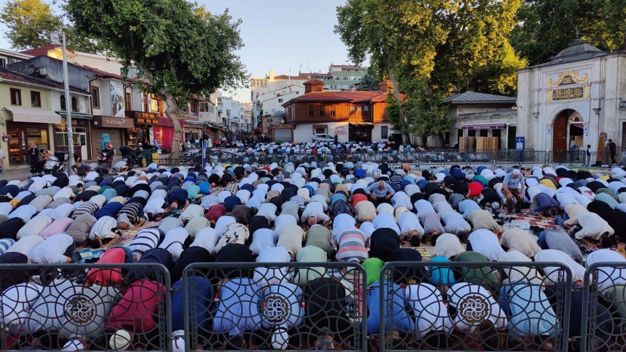 Eyüpsultan ve Çamlıca Camii'nde Kurban Bayramı namazı kılındı