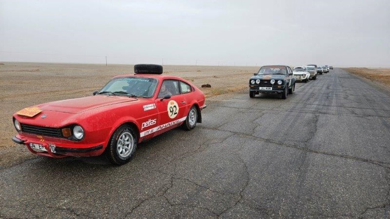 Pekin-Paris Klasik Otomobil Rallisi'ne katılan baba-oğul İstanbul'a ulaştı