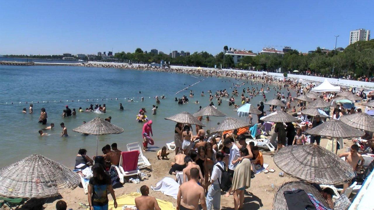 Kurban Bayramı'nın son gününde Caddebostan sahili doldu taştı