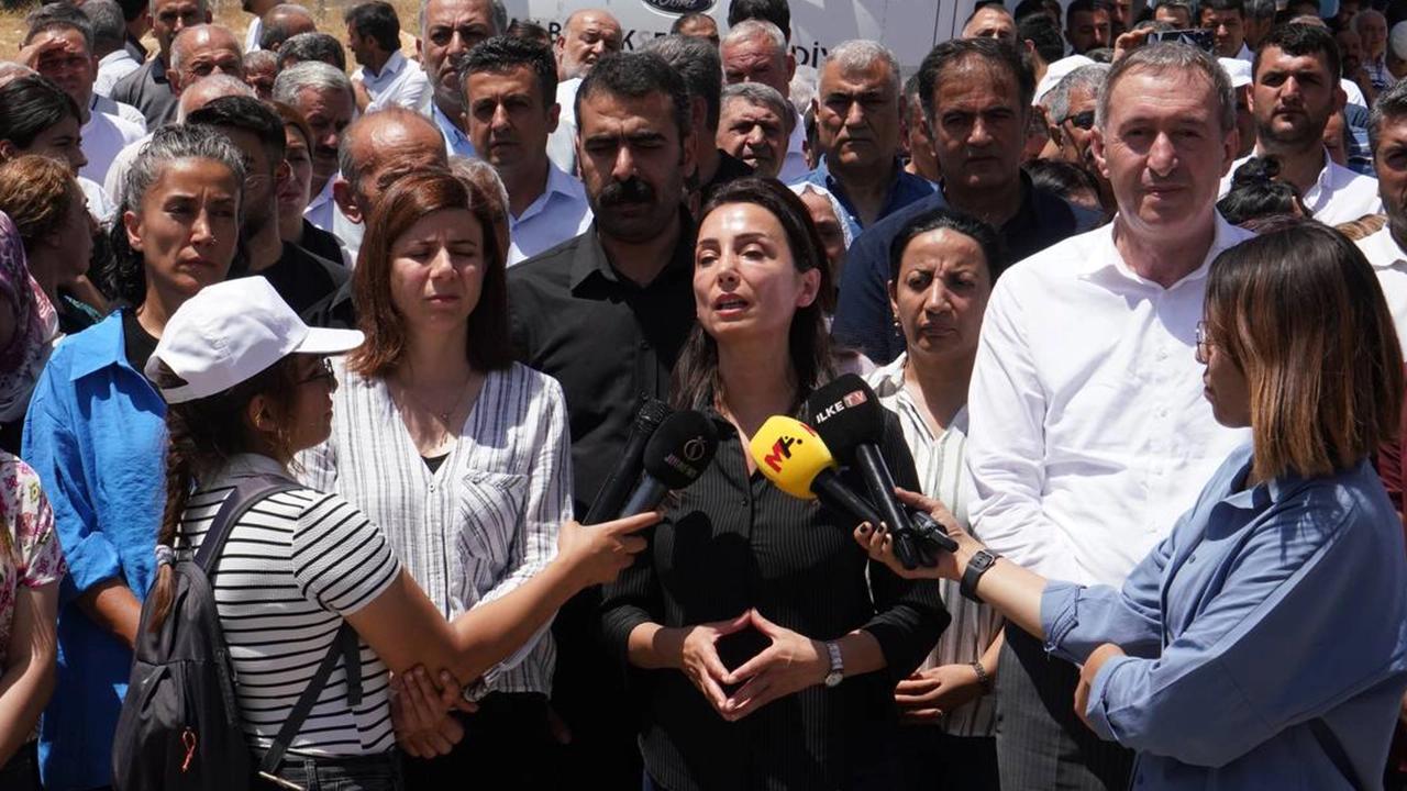 DEM Parti, Diyarbakır ve Mardin'deki yangın faciasından DEDAŞ'ı sorumlu tuttu: '37 yıldır bakımları yapılmadı'