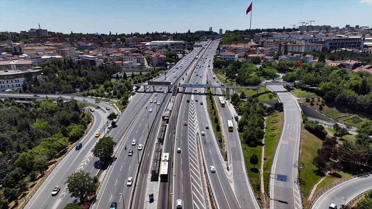 İstanbul'da tatil sonrası haftanın ilk iş gününde trafik akışı sakin