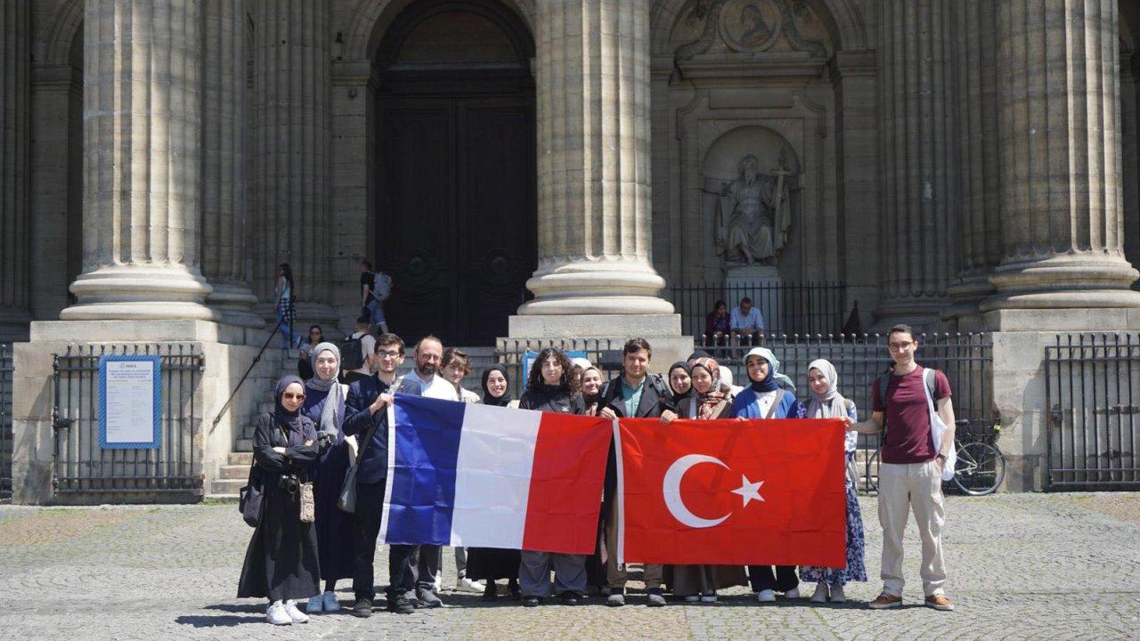 İstanbul ve Paris’te ‘Yaşadığın Şehri Tanıyor Musun’ isimli proje hayata geçirildi