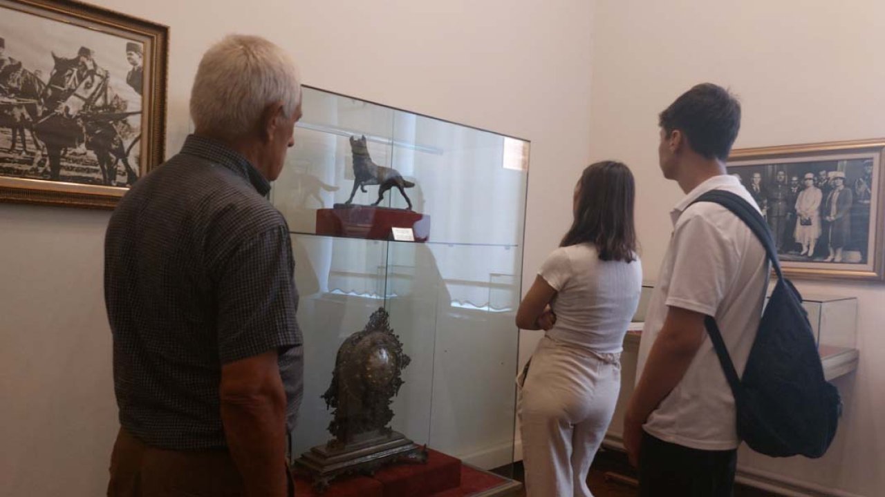 Merih'e verilen cezadan sonra 'Bozkurt' heykeline ilgi arttı