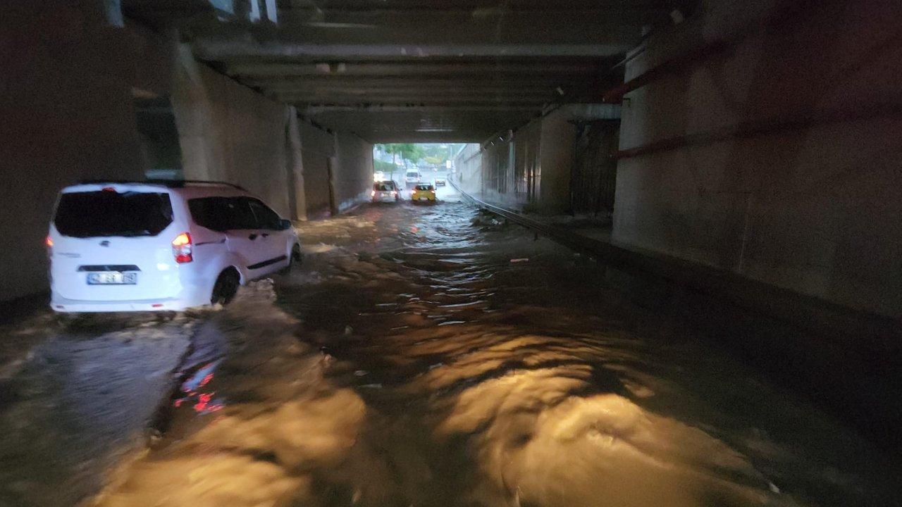 Konya'yı sağanak vurdu: Altgeçitler suyla doldu, araçlar mahsur kaldı