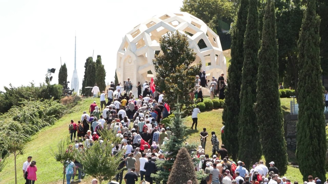 15 Temmuz Şehitler Anıtı'na ziyaretçi akını