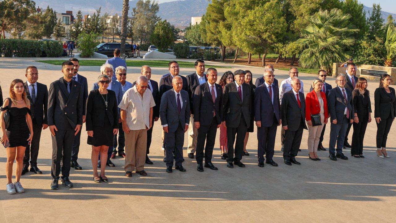 CHP Lideri Özel, KKTC'de: Denktaş ve Küçük’ün anıt mezarlarını ziyaret etti