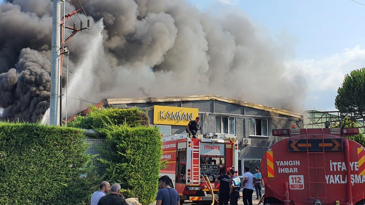 İnegöl’deki sandalye fabrikasında yangın çıktı