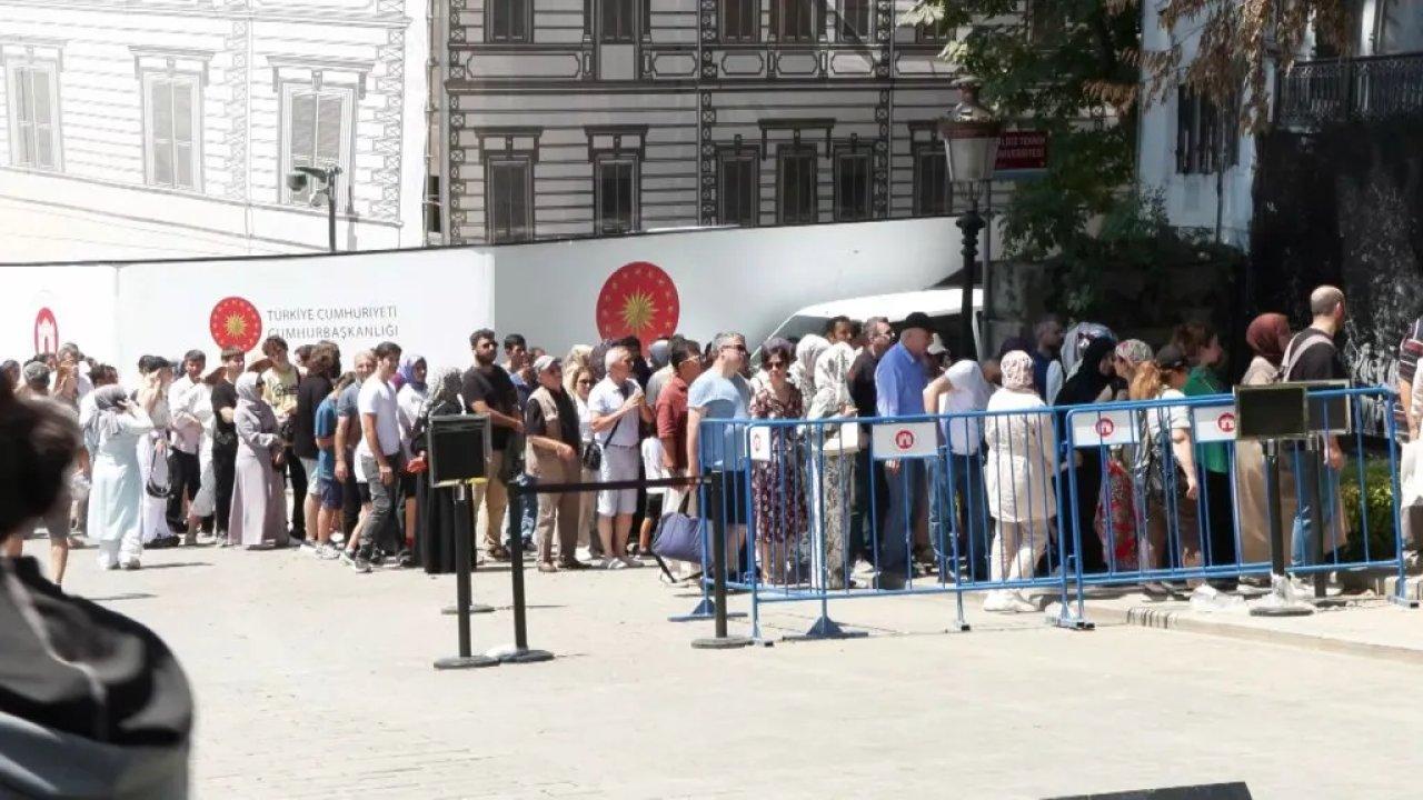 Restorasyonu tamamlanan Yıldız Sarayı'na vatandaşlar yoğun ilgi gösterdi