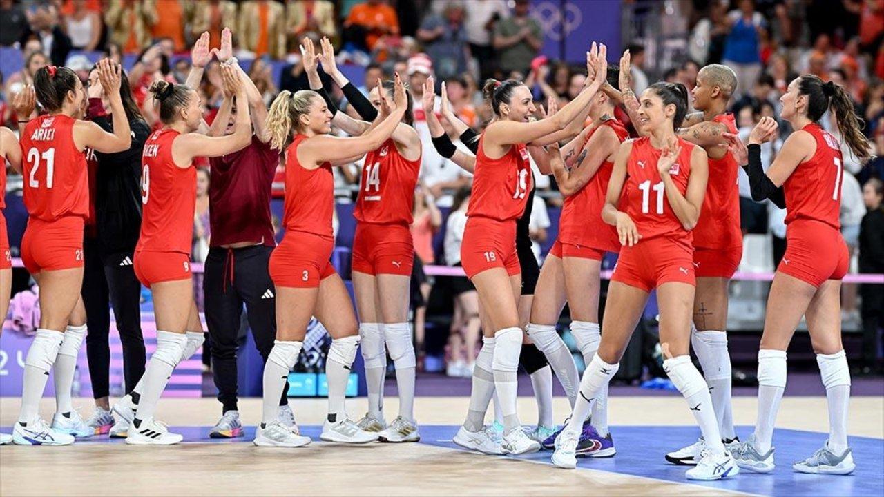 A Milli Kadın Voleybol Takımı, Paris'teki ikinci maçına çıkıyor