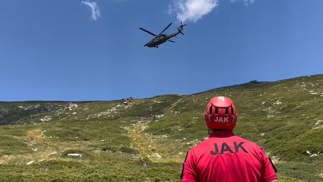 Bursa'da off-road aracı, 100 metrelik uçuruma düştü: Yaralılar helikopterle alındı