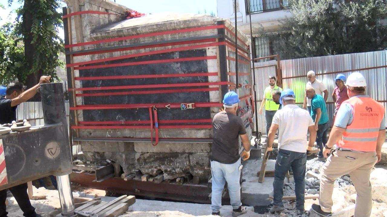 Fatih'teki tarihi Hacı Evliya Çeşmesi yeni yerine taşındı