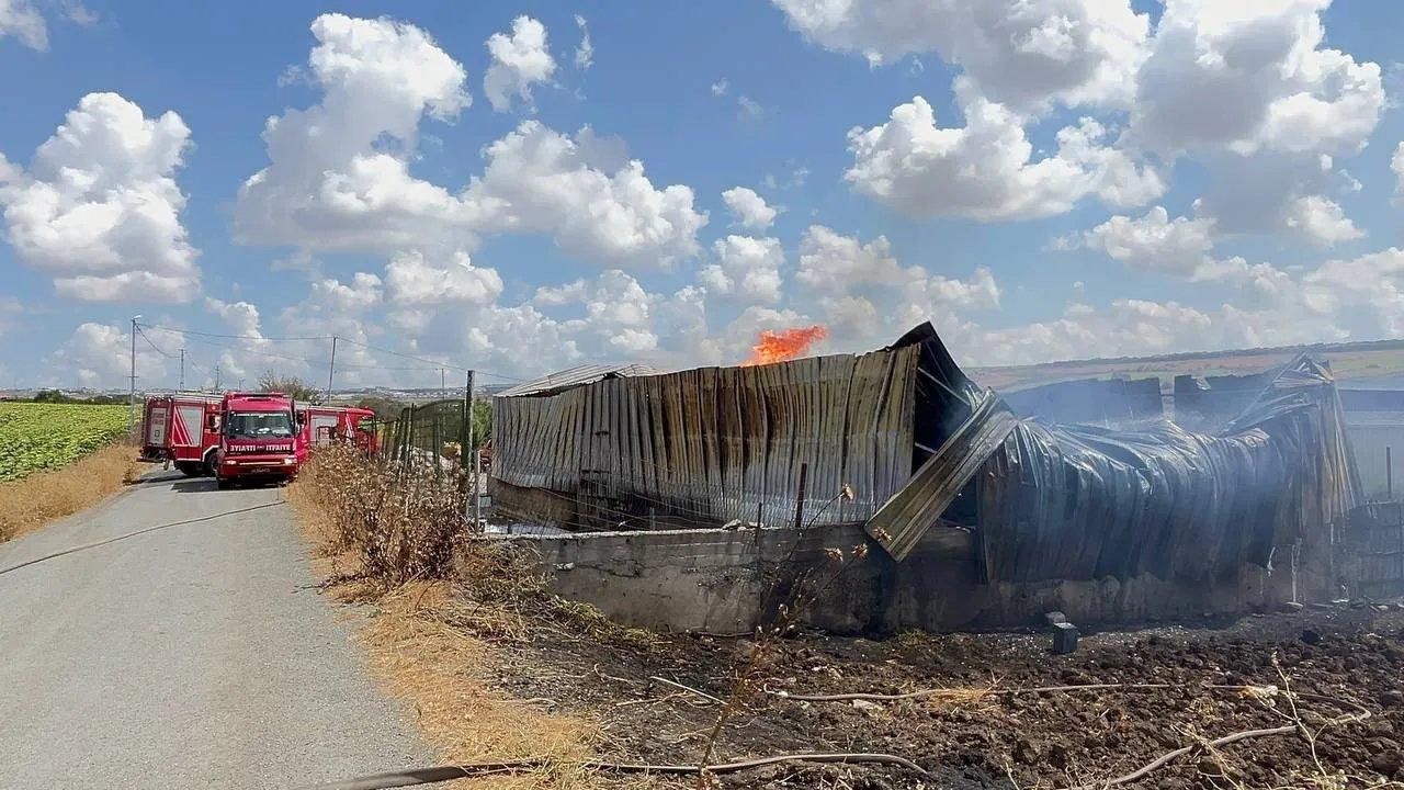 Boya deposunda çıkan yangın itfaiye ekiplerinin müdahalesiyle söndürüldü