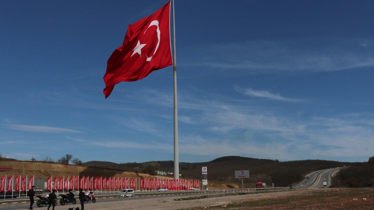 Türkiye'nin en büyük bayrağının bulunduğu arazi mahkemelik oldu