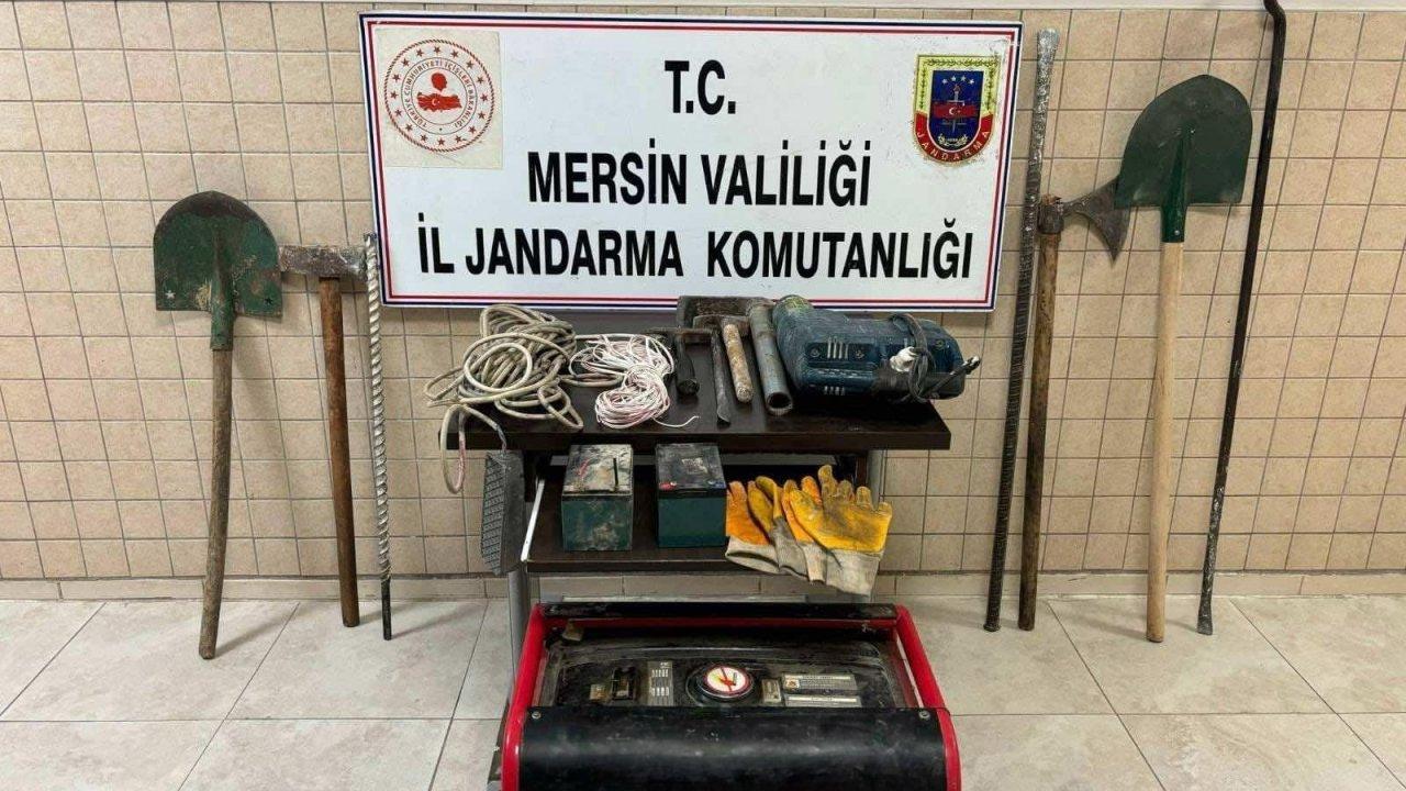 Mersin’de kaçak kaza yaparak define arayanlara suçüstü: 11 kişi yakalandı