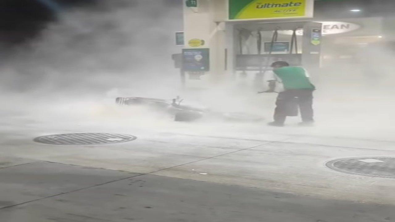 Esenyurt'taki akaryakıt istasyonunda panik dolu anlar yaşandı, motosiklet alev aldı!