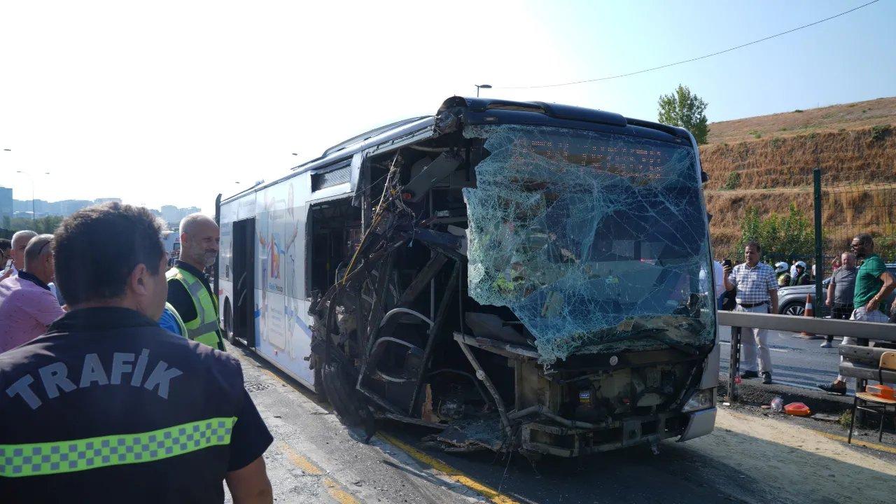 Küçükçekmece'deki metrobüs kazasında 5 şüpheli tutuklama talebiyle mahkemeye sevk edildi