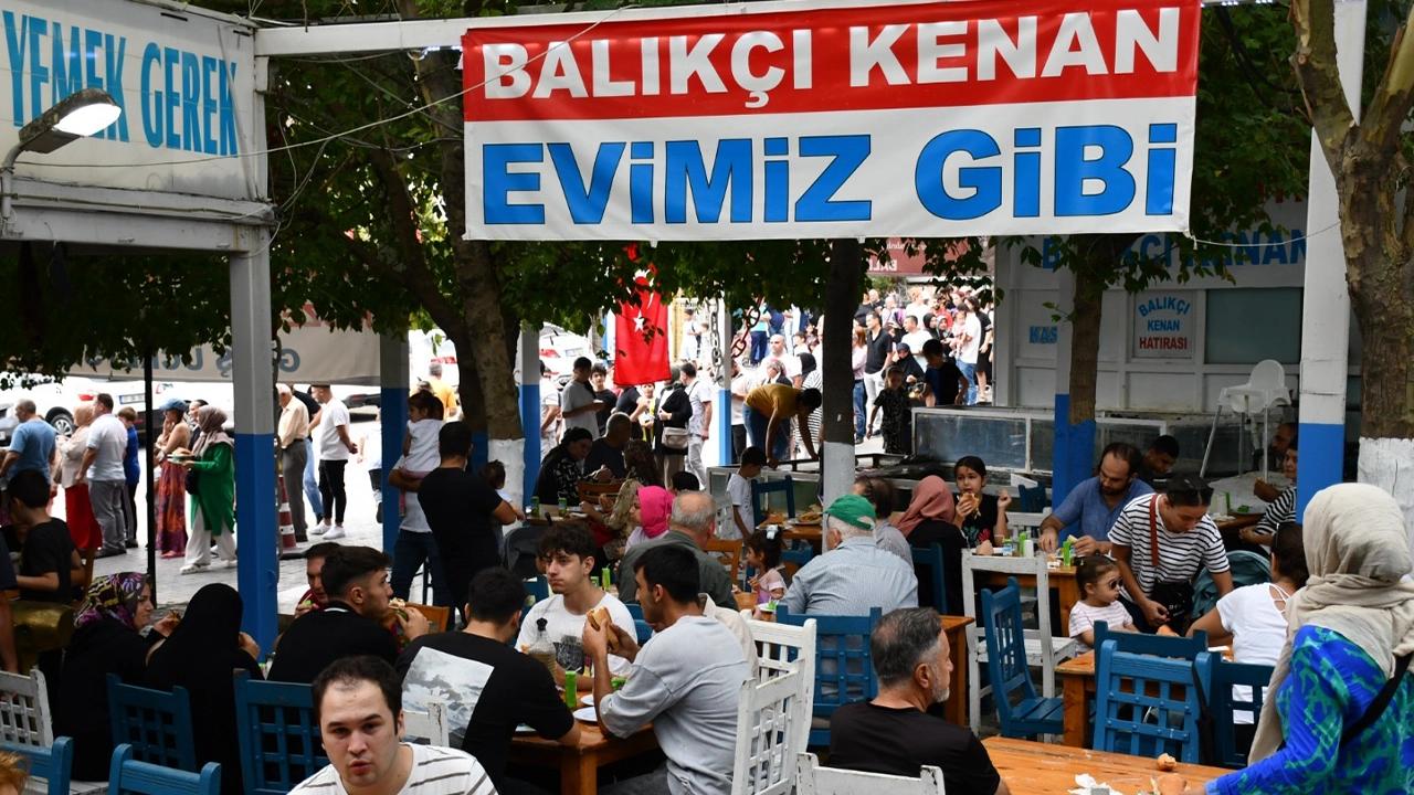 30 Ağustos'ta çifte bayram: Balıkçı Kenan'dan ücretsiz balık ekmek ve meyve suyu ikramı