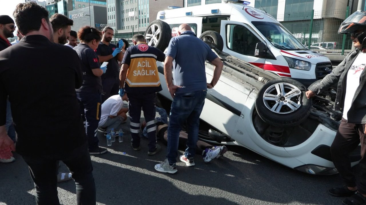 Bahçelievler otomobil takla attı: Trafik kademeli olarak ilerledi