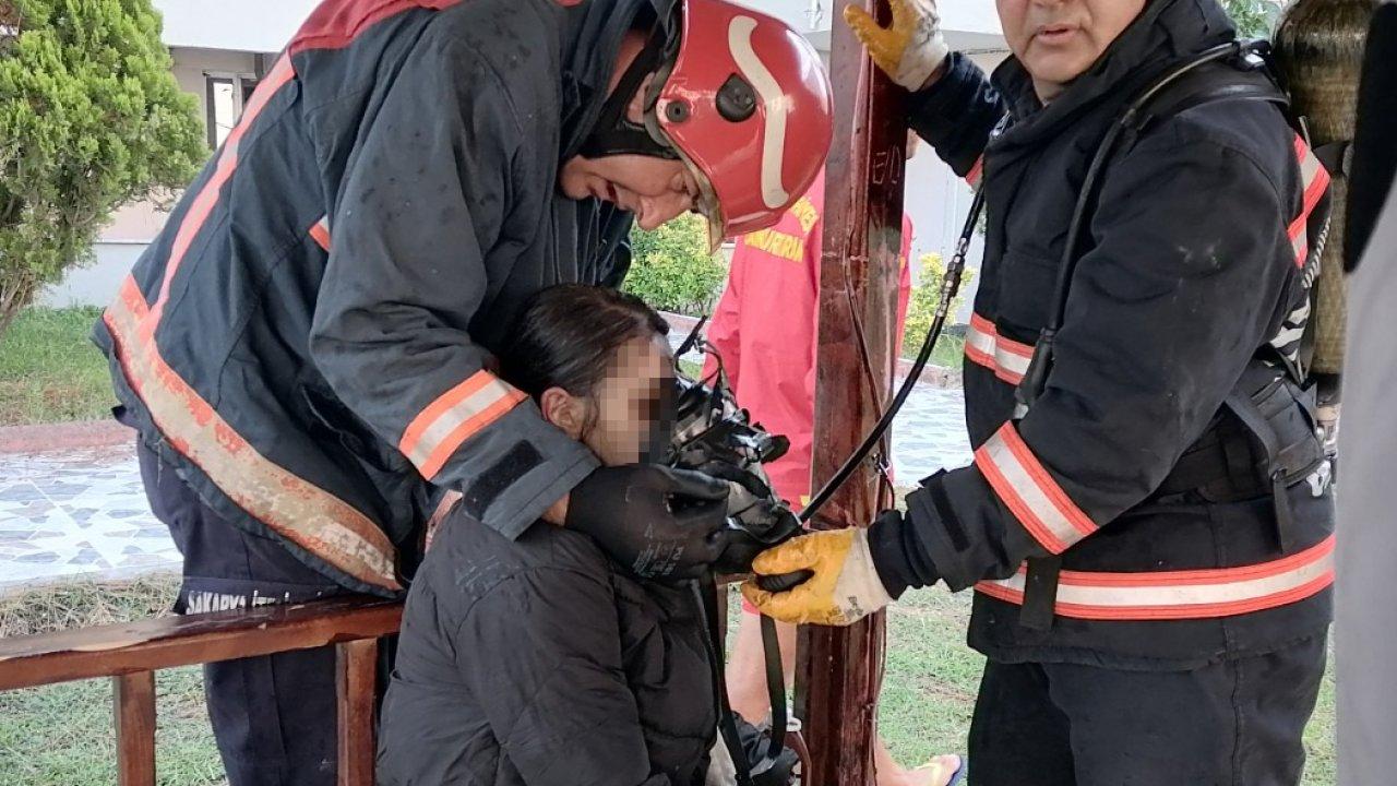 Alevlerin arasında mahsur kalan kızını kurtardı