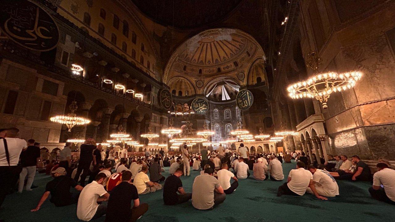 İstanbul'da Mevlit Kandili dualarla idrak edildi