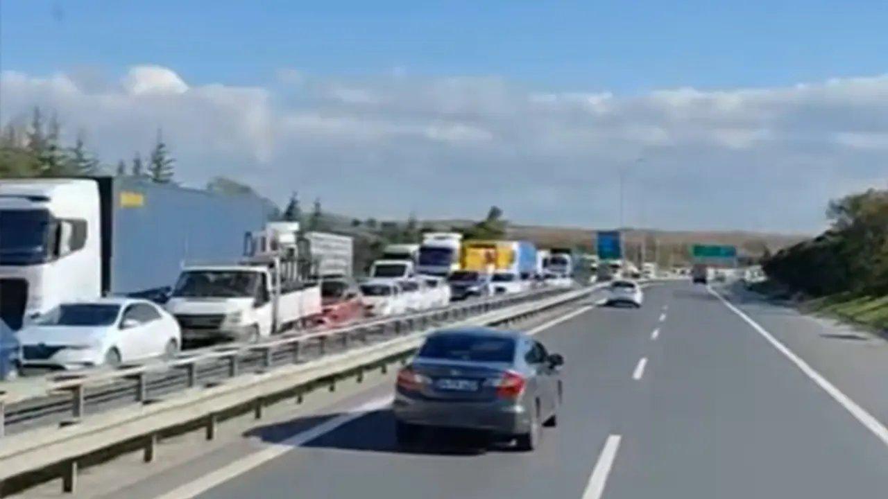 TIR kazası nedeniyle Silivri'de trafik yoğunluğu oluştu