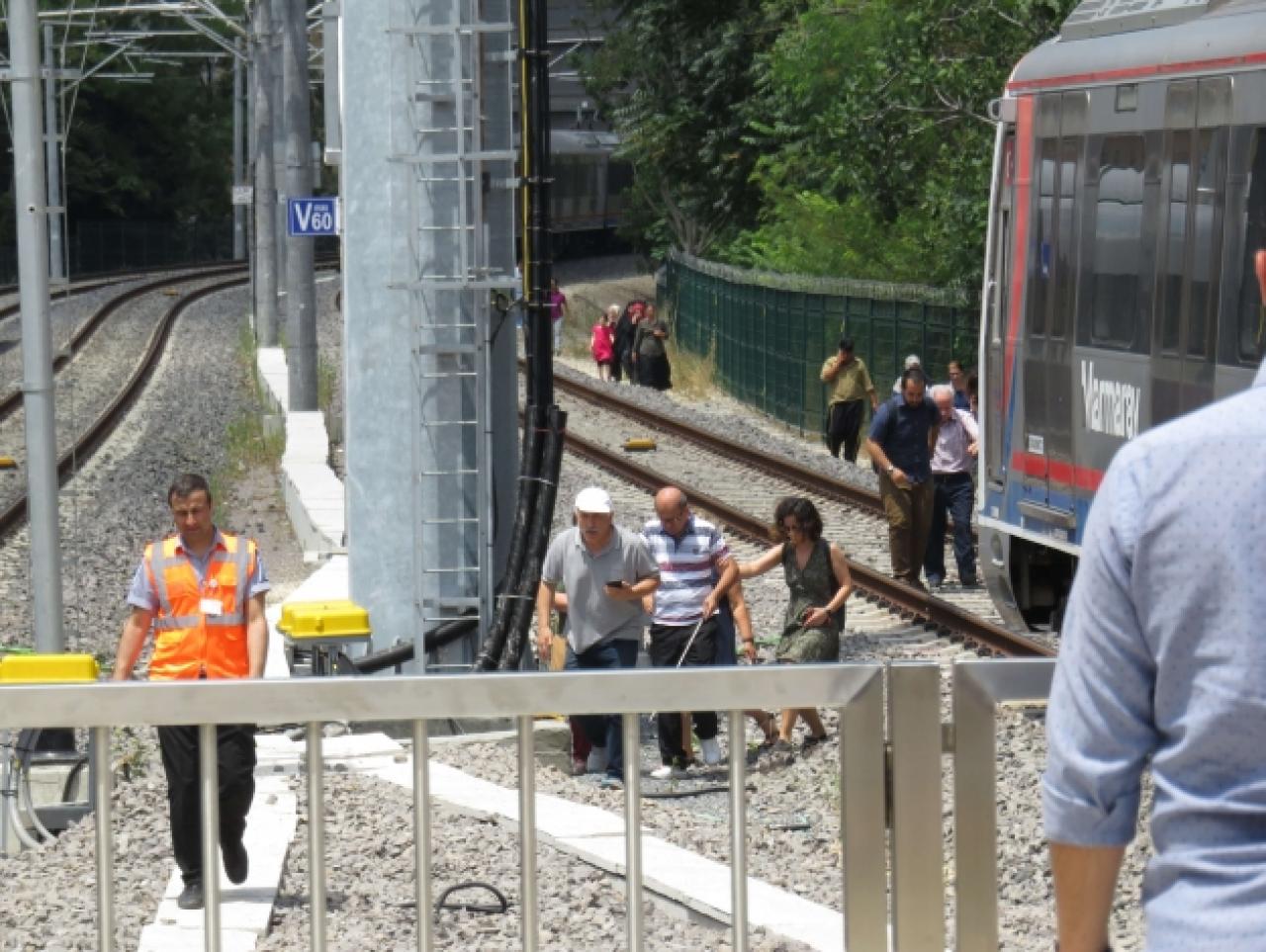 Marmaray bozuldu, bir kişi bayıldı!