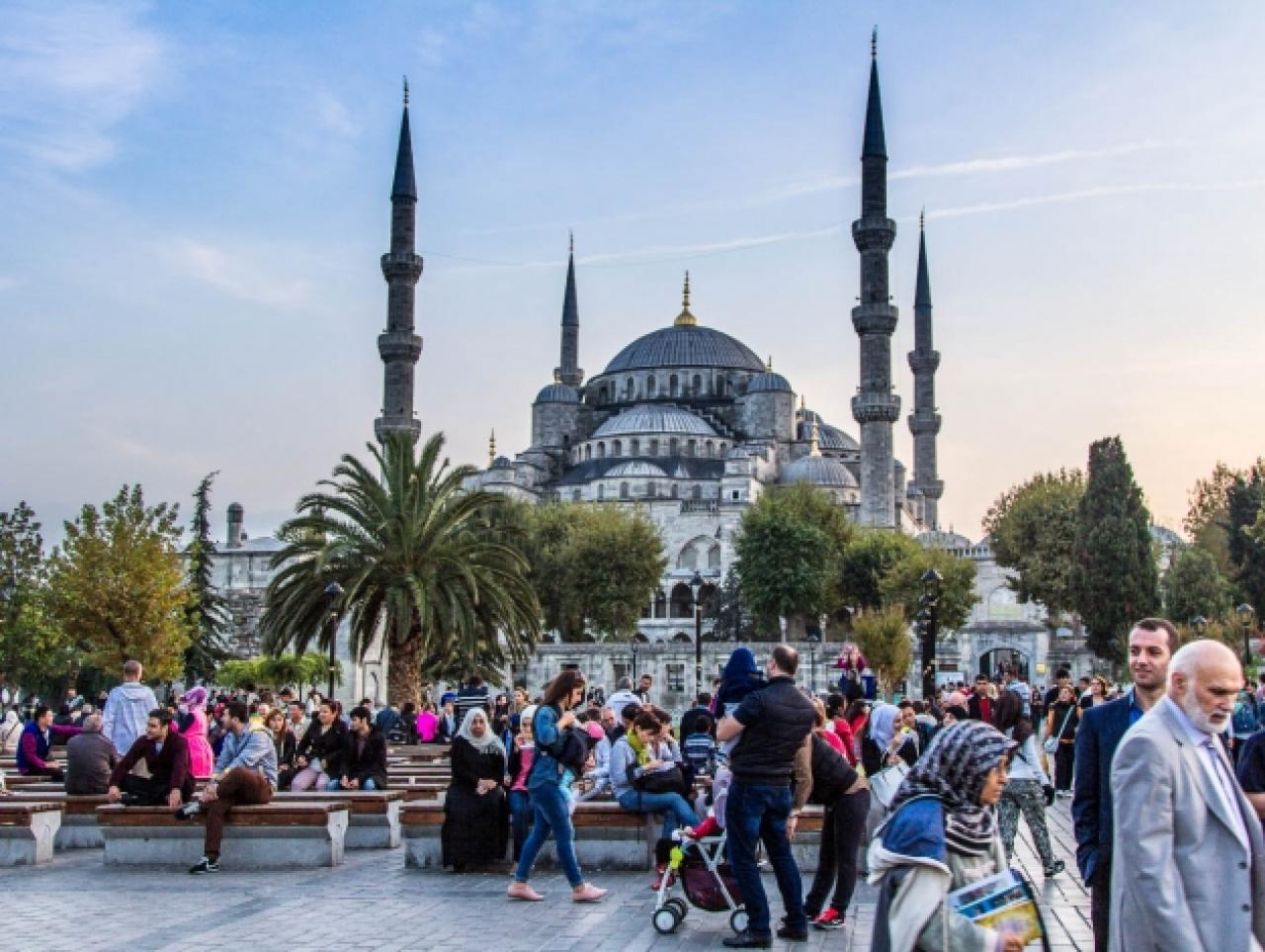 Milyonlarca turist İstanbul'u zirveye oynattı