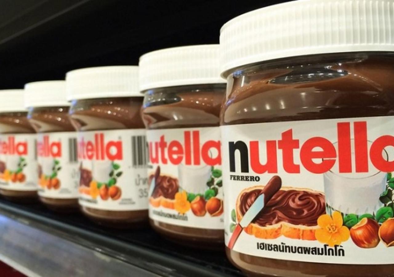 Nutella için birbirlerine girdiler