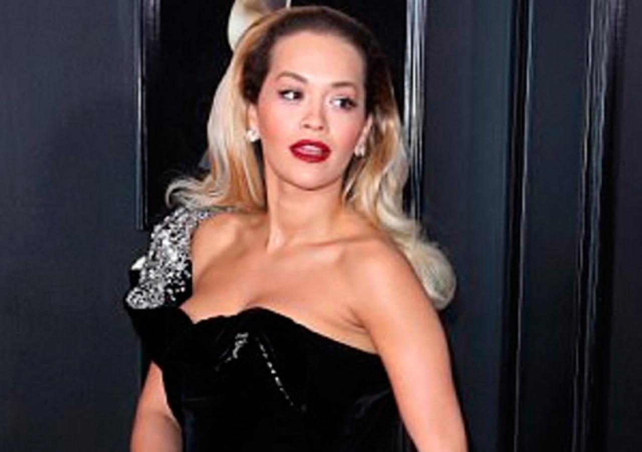 Grammy Ödülleri'ne Rita Ora damgası! Frikik vermemek için her şeyi yaptı