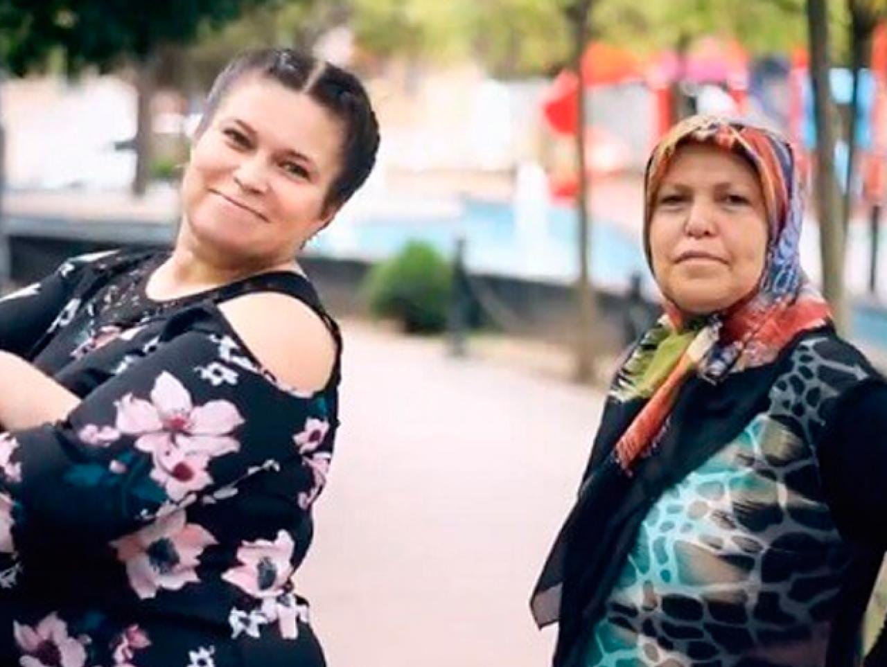 Zuhal Topal'la Sofrada Memnune Erdem ve kaynanası Ayşe Talvan kimdir