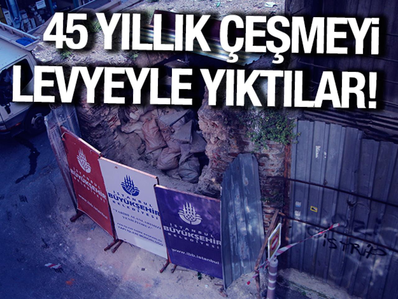 45 yıllık çeşmeyi levye ile yıktılar