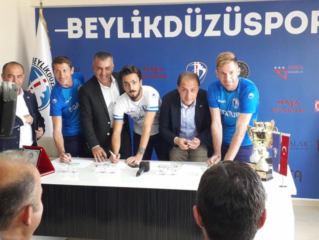 Beylikdüzüspor'da imza şov