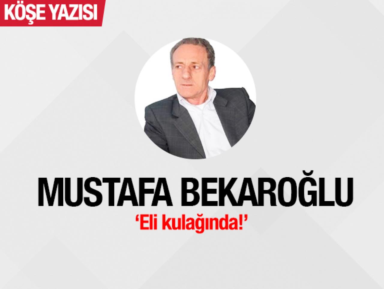 Eli kulağında!