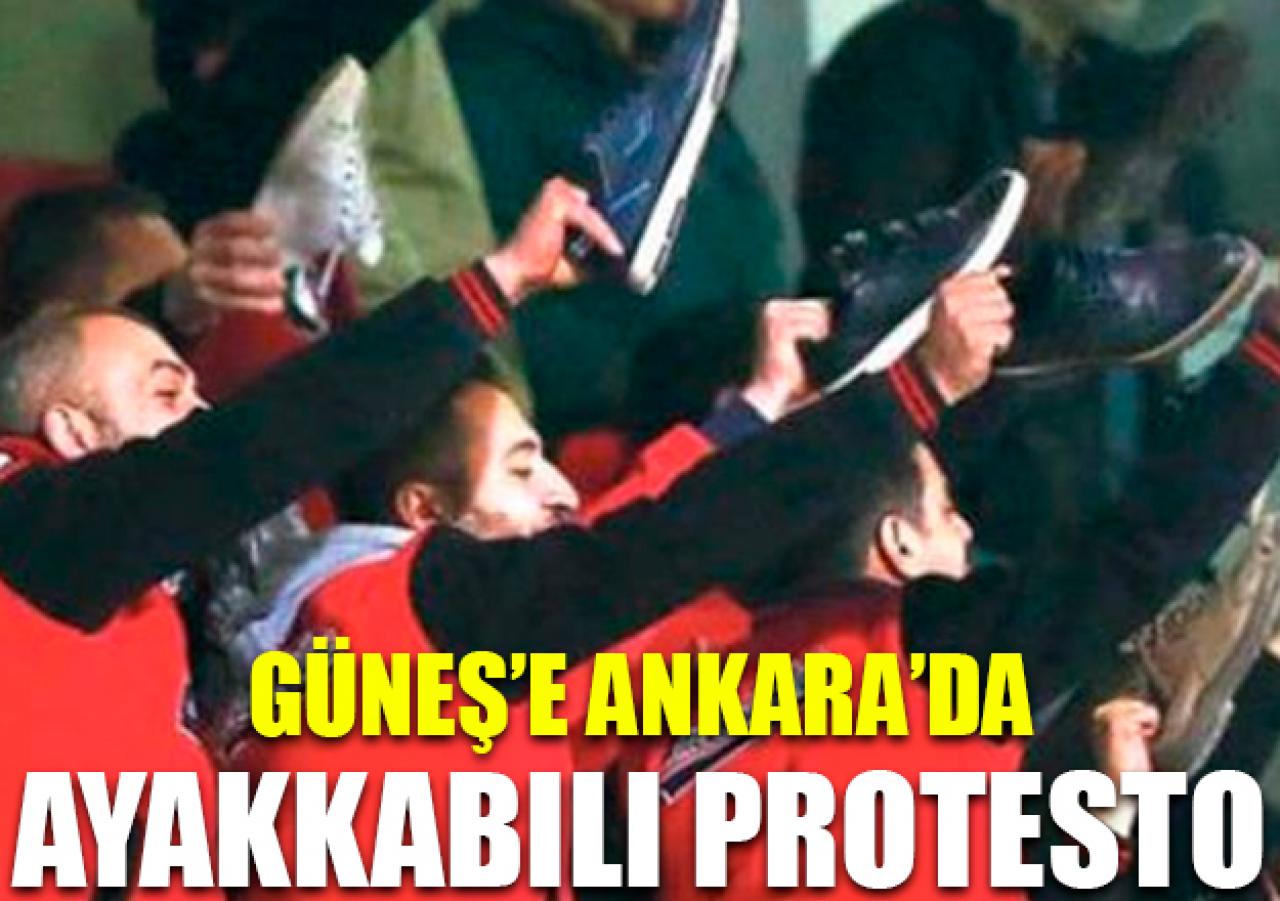 Şenol Güneş'e ayakkabılı protesto