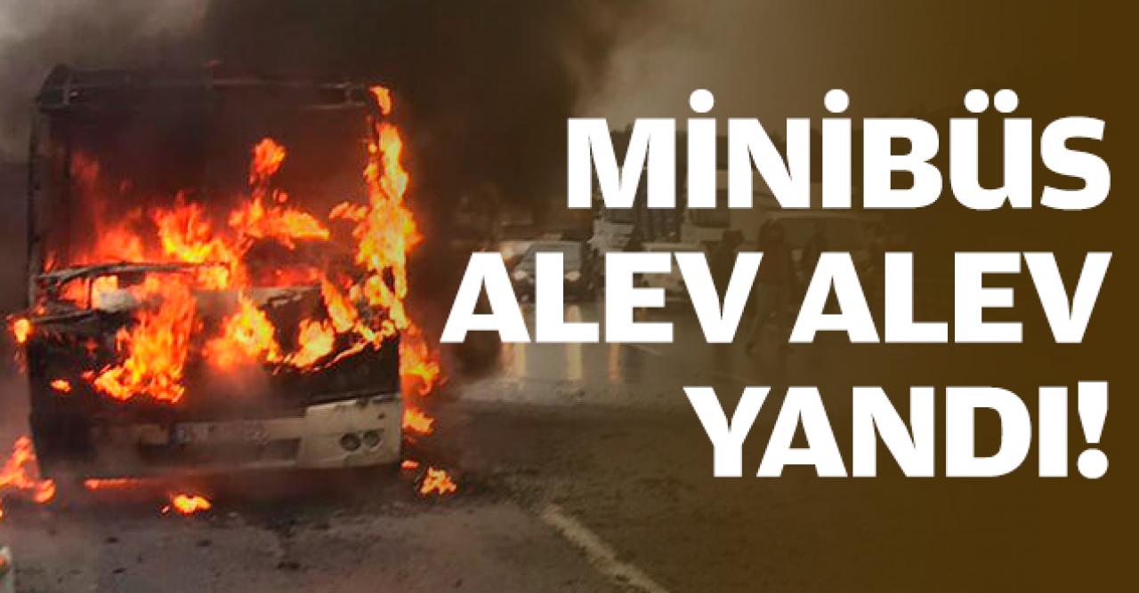 Arnavutköy'de minibüs alev alev yandı! Faciadan kurtuldular