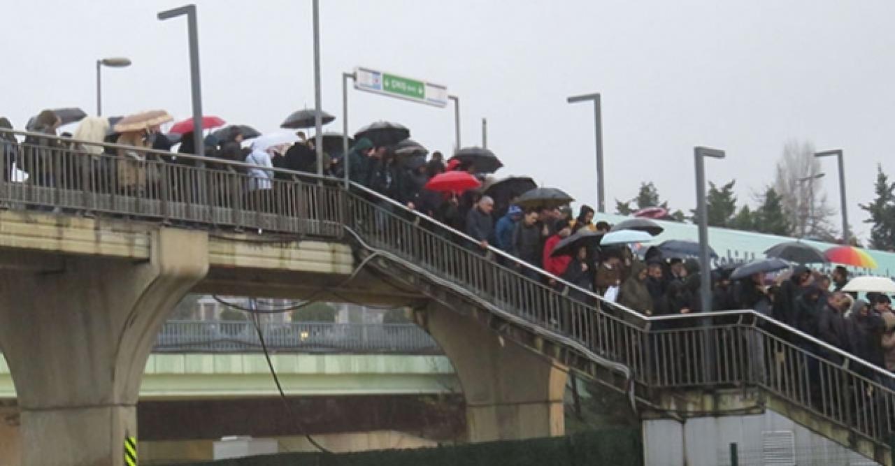 Altunizade'de metrobüs çilesi