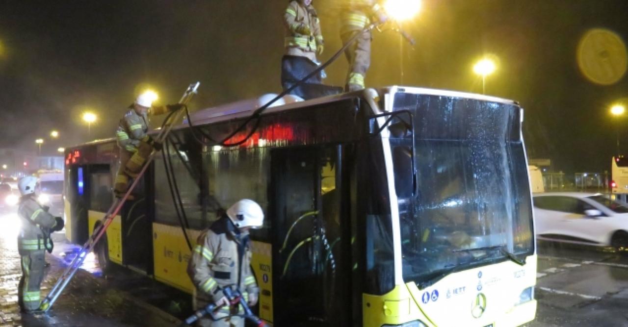 Kadıköy'de belediye otobüsü alev aldı