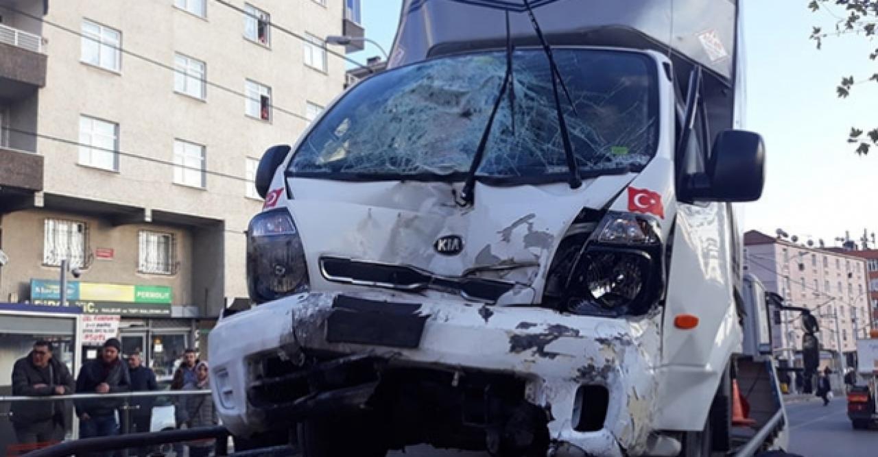 Güngören'de trafik kazası; tramvay seferleri durdu!