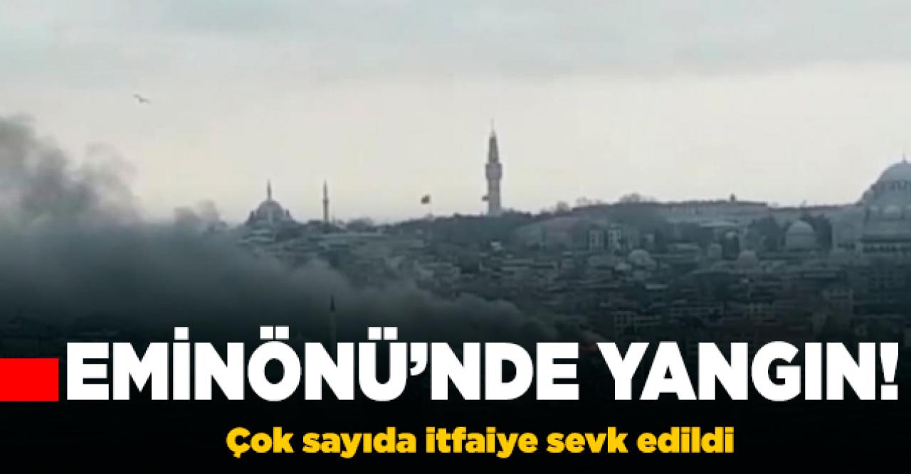 Eminönü'nde iş yerinin çatısı yandı