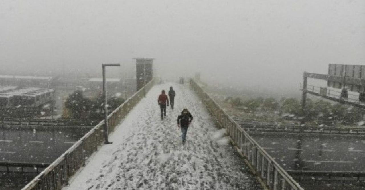 Beylikdüzü'nde beklenen yağış başladı!