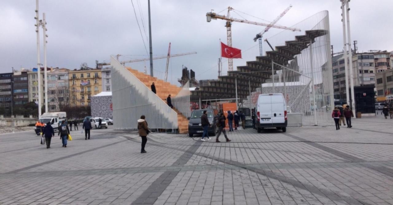 Taksim'deki platform  tartışma konusu oldu