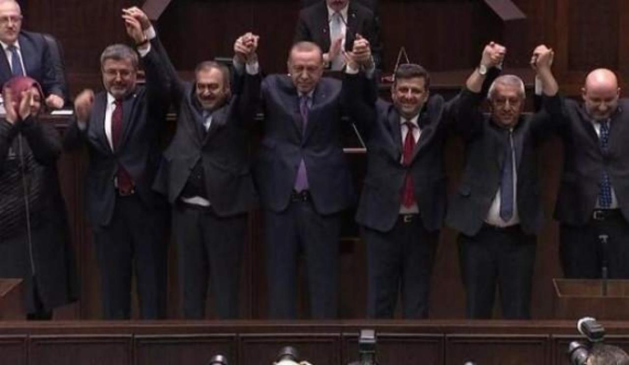 5 belediye başkanı AK Parti'ye katıldı