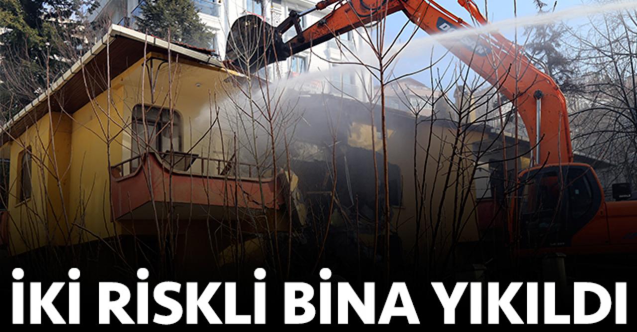 Riskli iki bina yıkıldı