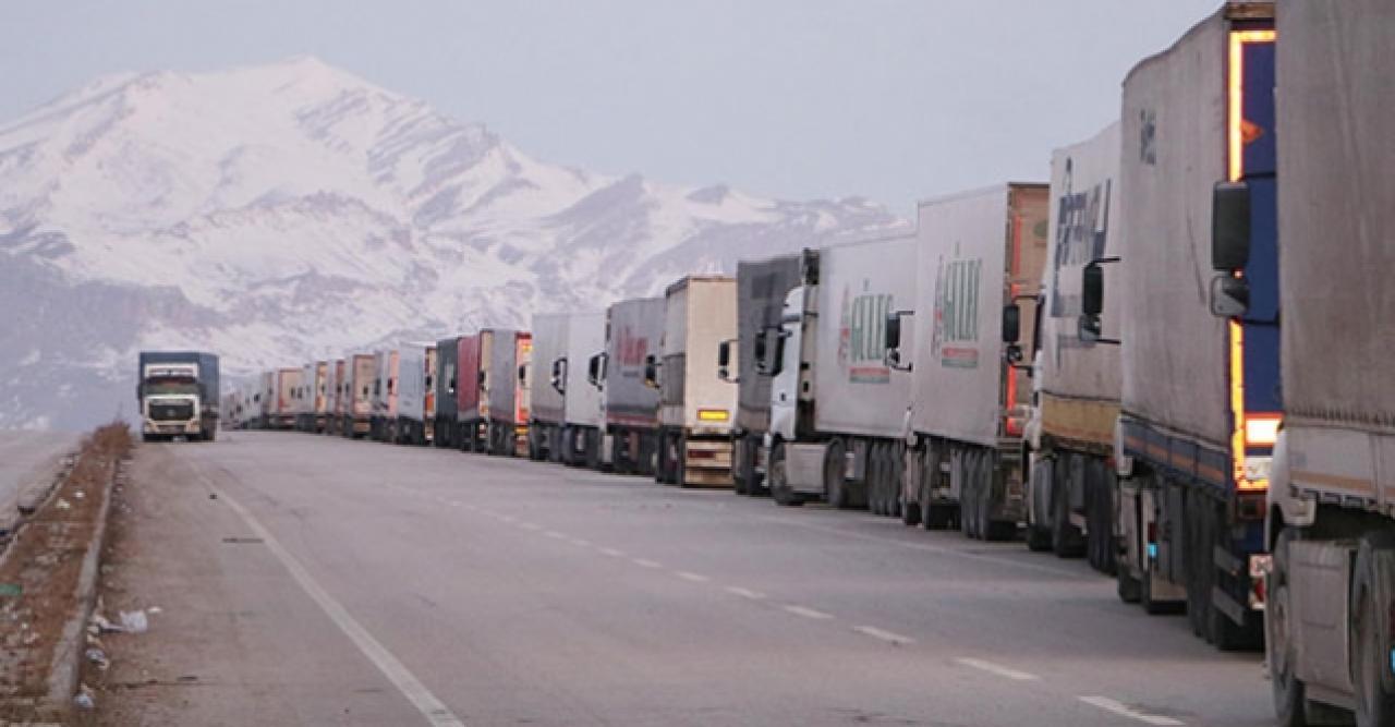 Gürbulak kapatıldı, TIR kuyruğu 5 kilometreye ulaştı